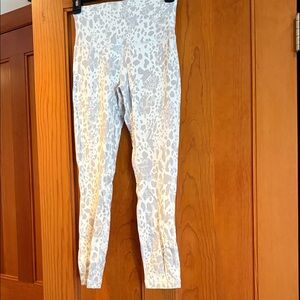Lululemon Align White Leopard Leggings New without tag Size 4